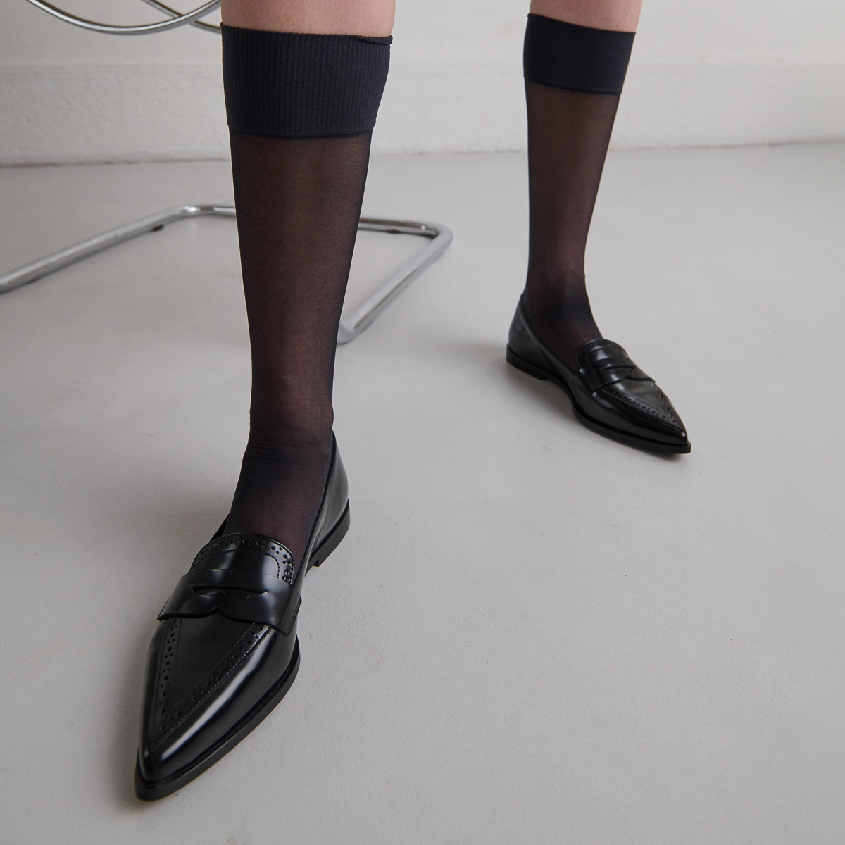 Mocassins &agrave; bouts pointus en cuir glac&eacute; noir | DALINA | Jonak