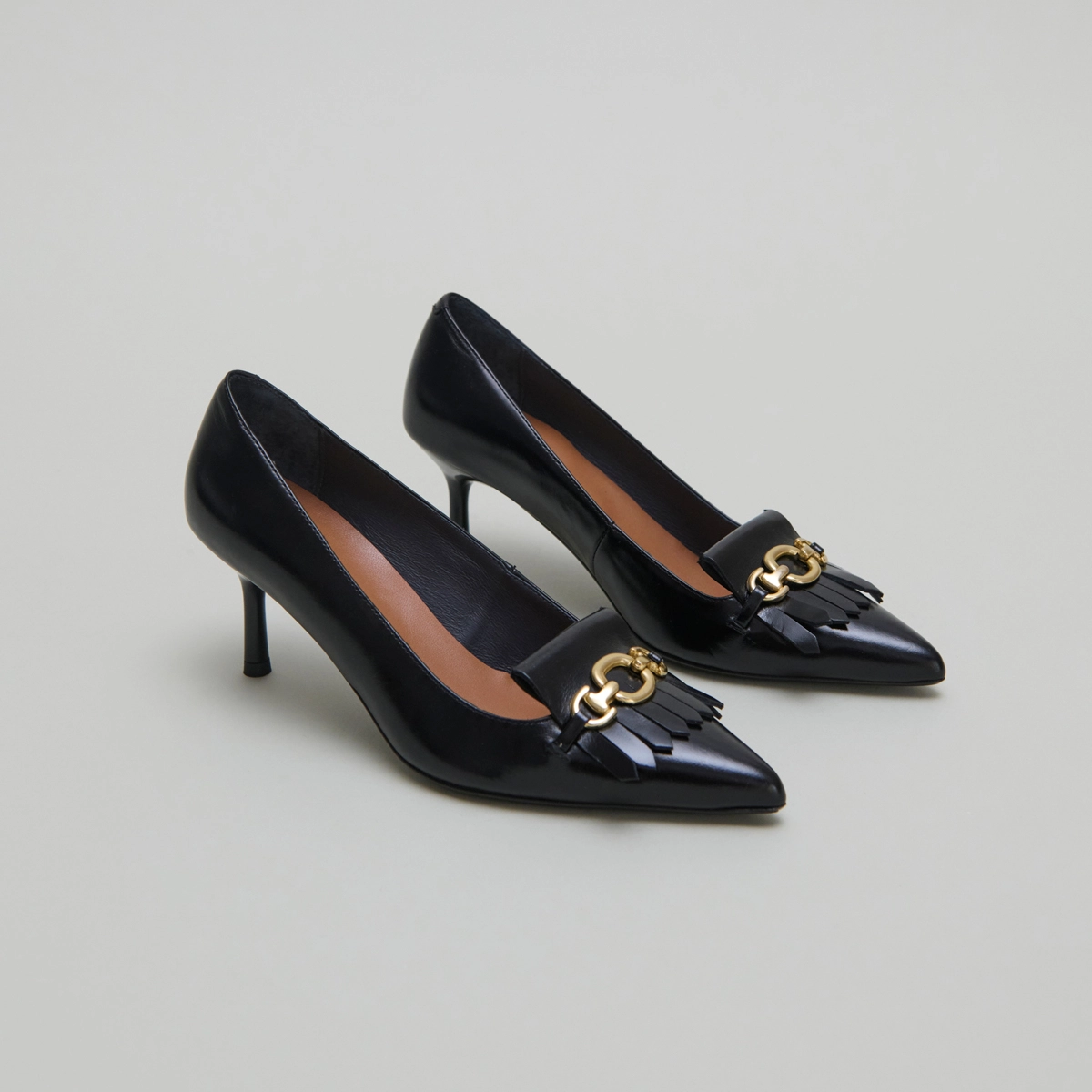 Escarpins à mors dorés en cuir noir | DELBA | Jonak