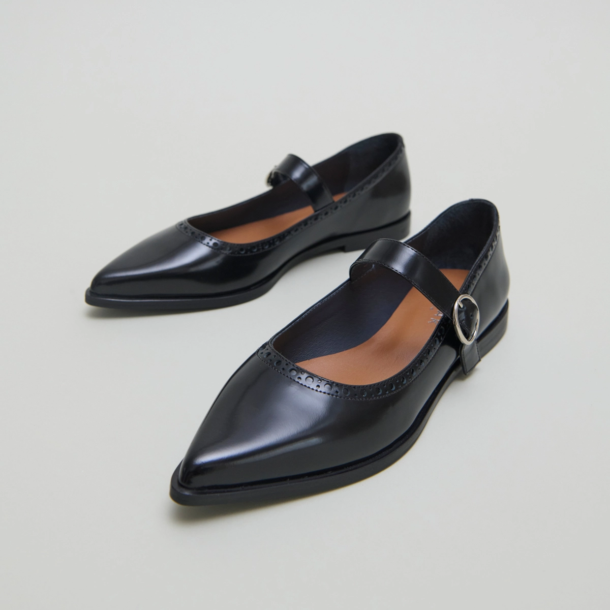 Ballerines à bouts pointus en cuir glacé noir | DEMIA | Jonak