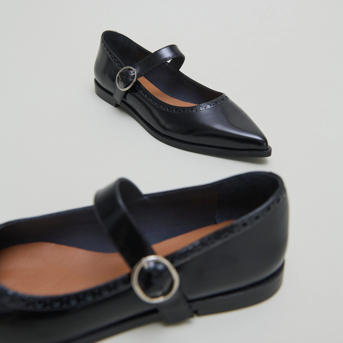 Ballerines à bouts pointus en cuir glacé noir | DEMIA | Jonak