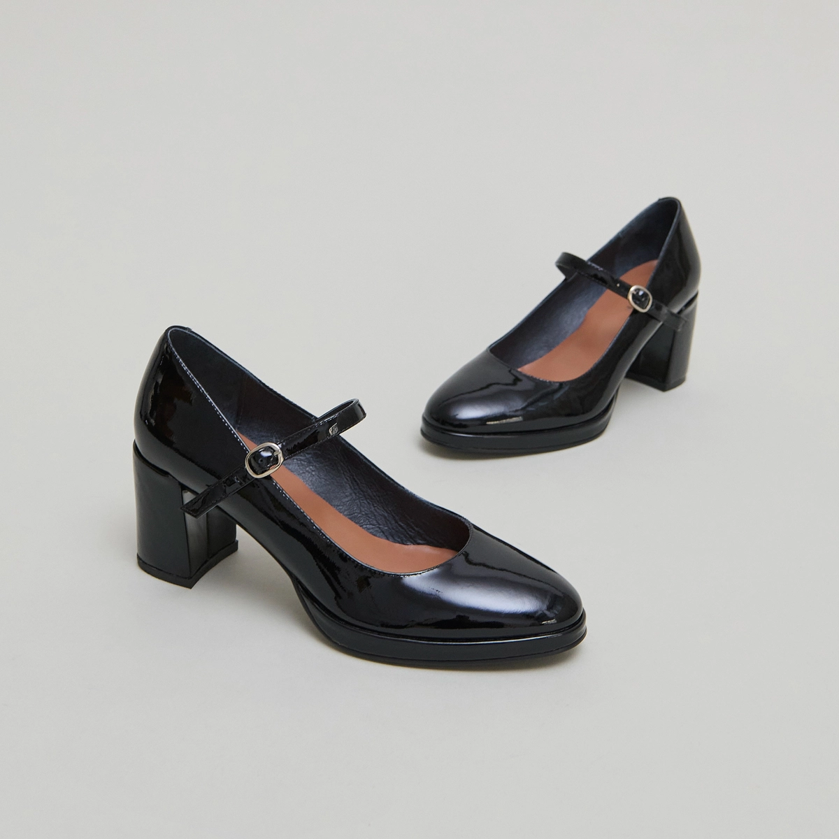 Babies à talons en vernis noir | DEBRE | Jonak