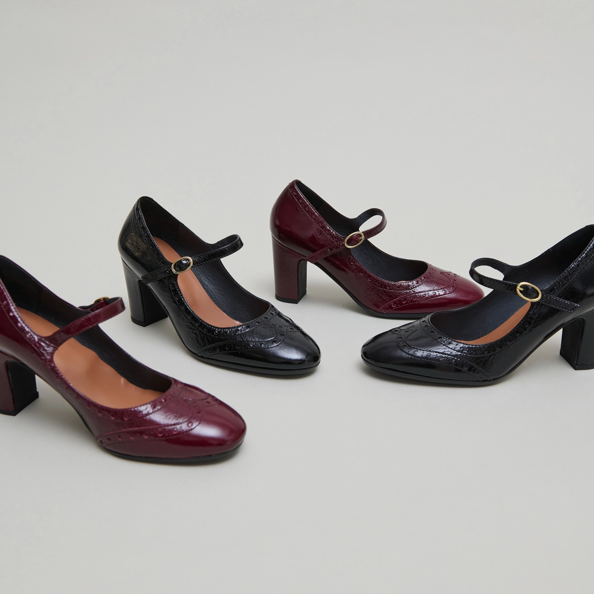 Babies à talons et détails perforés en cuir brillant bordeaux | DIRIOS | Jonak