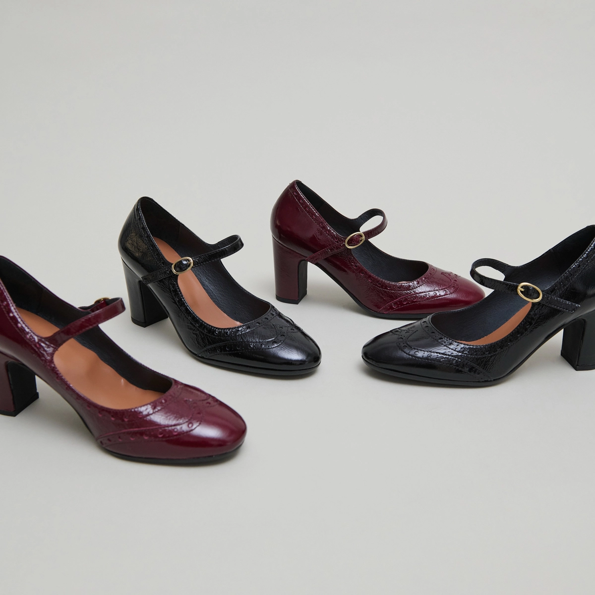 Babies à talons et détails perforés en cuir brillant noir | DIRIOS | Jonak