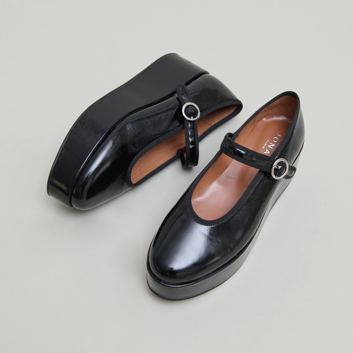 Ballerines à plateformes en vernis plissé noir | DODA | Jonak