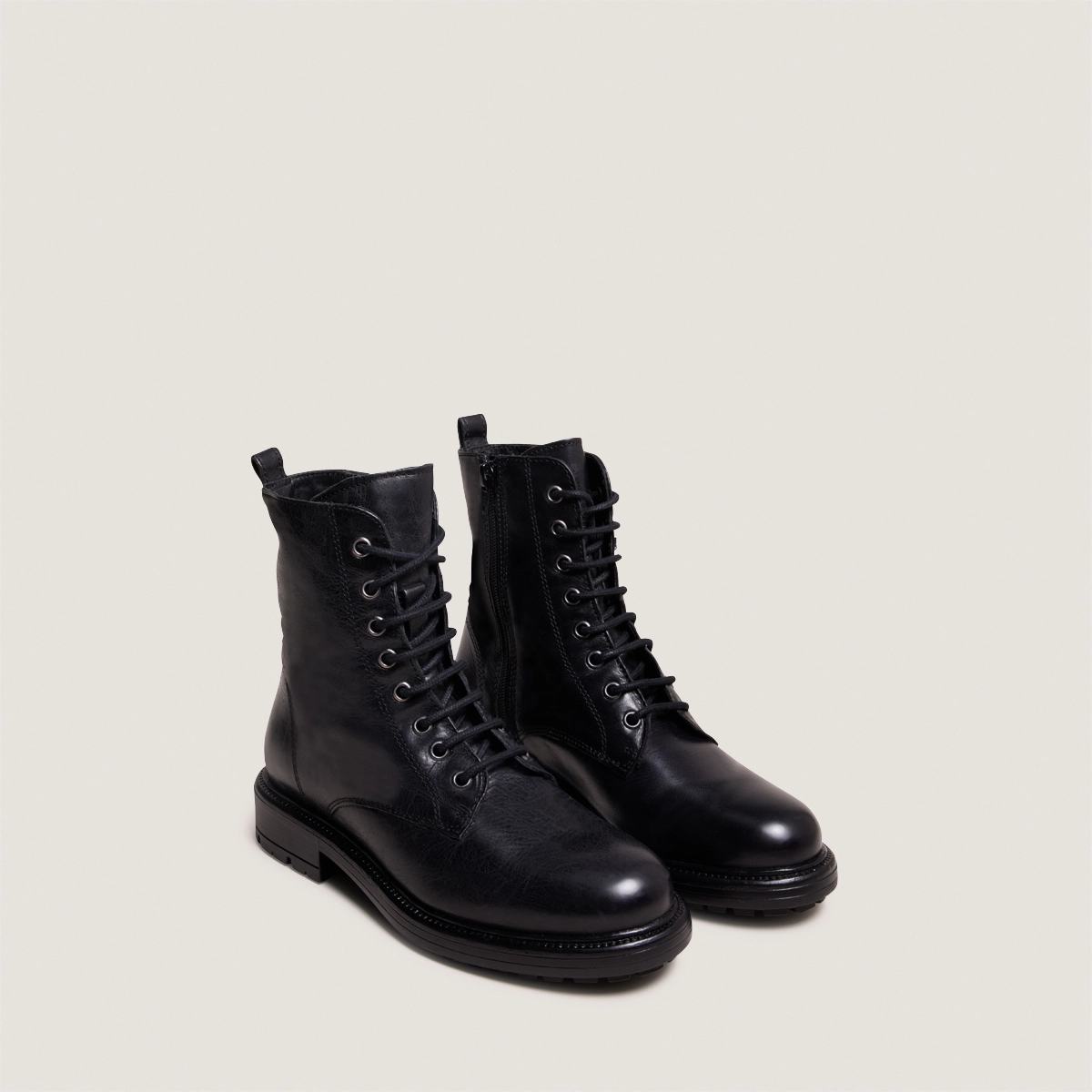 Boots à lacets et semelles crantées en cuir noir | CELIMENE | Jonak