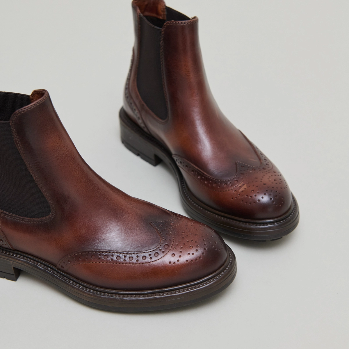 Boots à semelles crantées en cuir patiné cognac | CELIA | Jonak