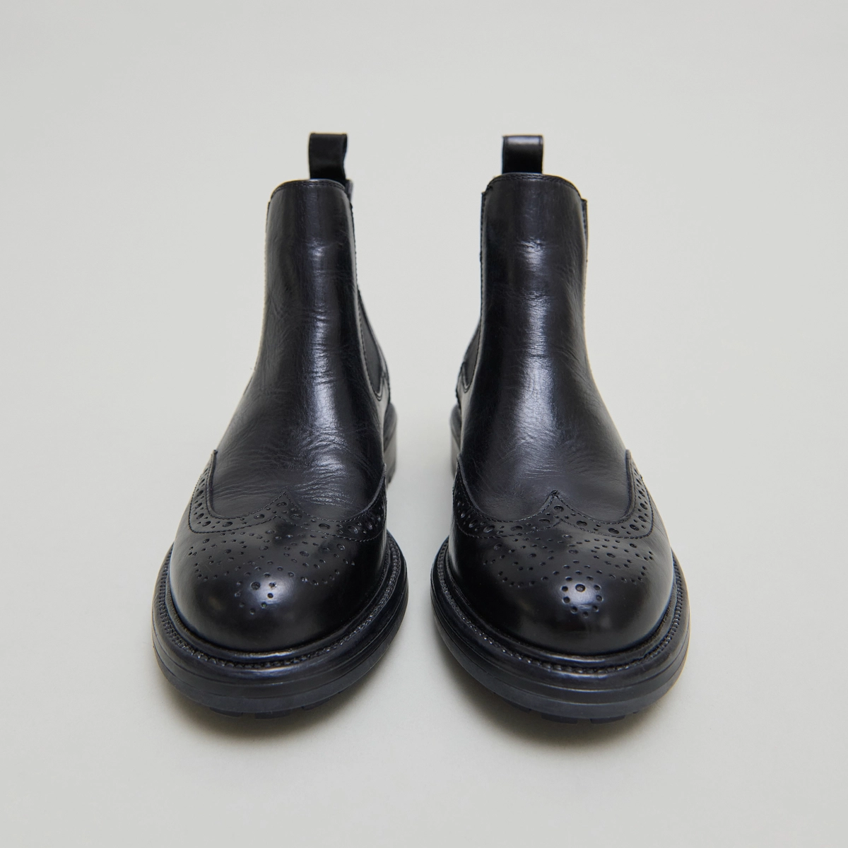 Boots &agrave; semelles crant&eacute;es en cuir noir | CELIA | Jonak