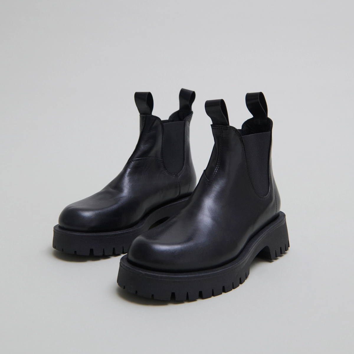 Boots à semelles crantées en cuir noir | ROCHE | Jonak