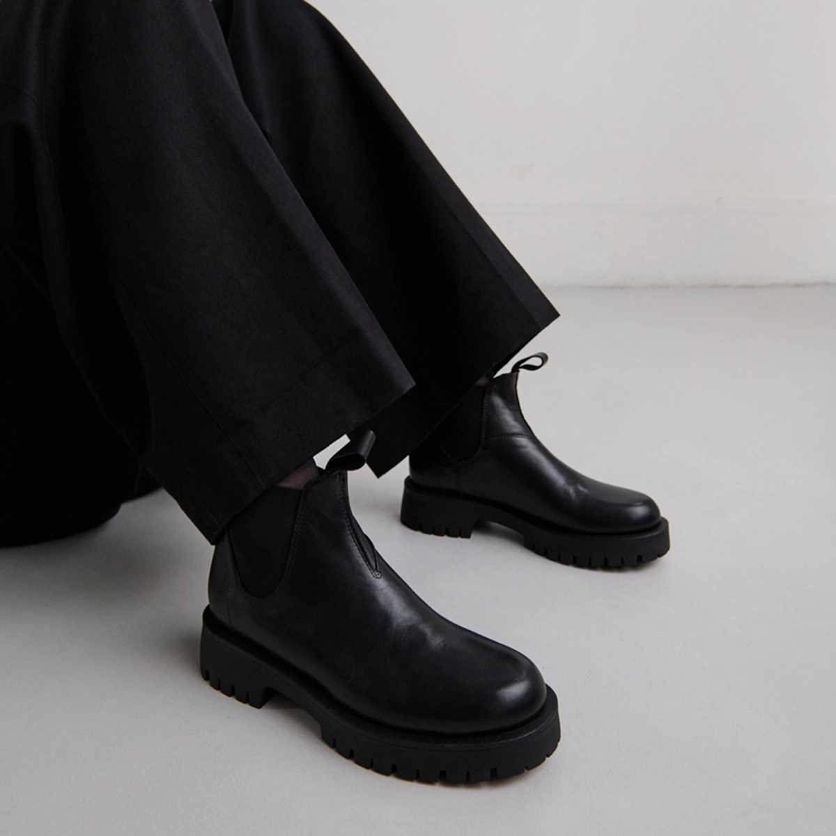 Boots à semelles crantées en cuir noir | ROCHE | Jonak