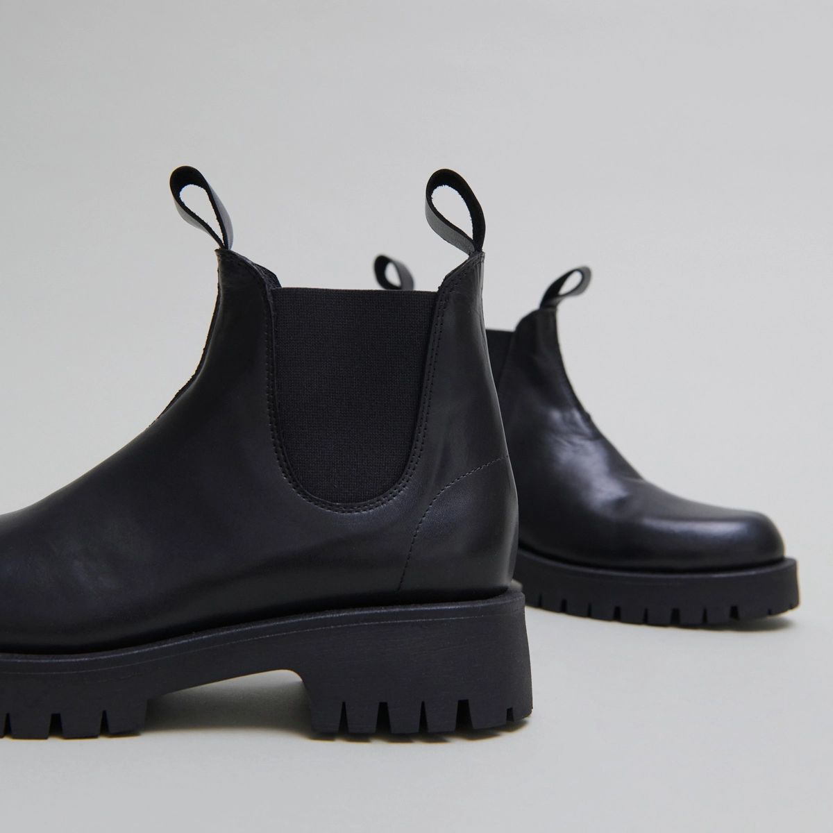 Boots à semelles crantées en cuir noir | ROCHE | Jonak