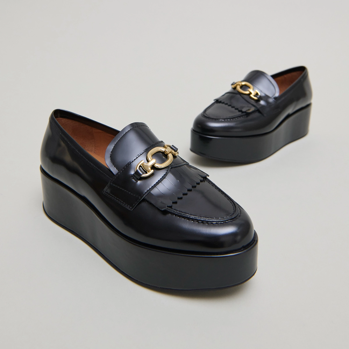 Mocassins &agrave; boucles dor&eacute;es en cuir glac&eacute; noir | DELPHES | Jonak
