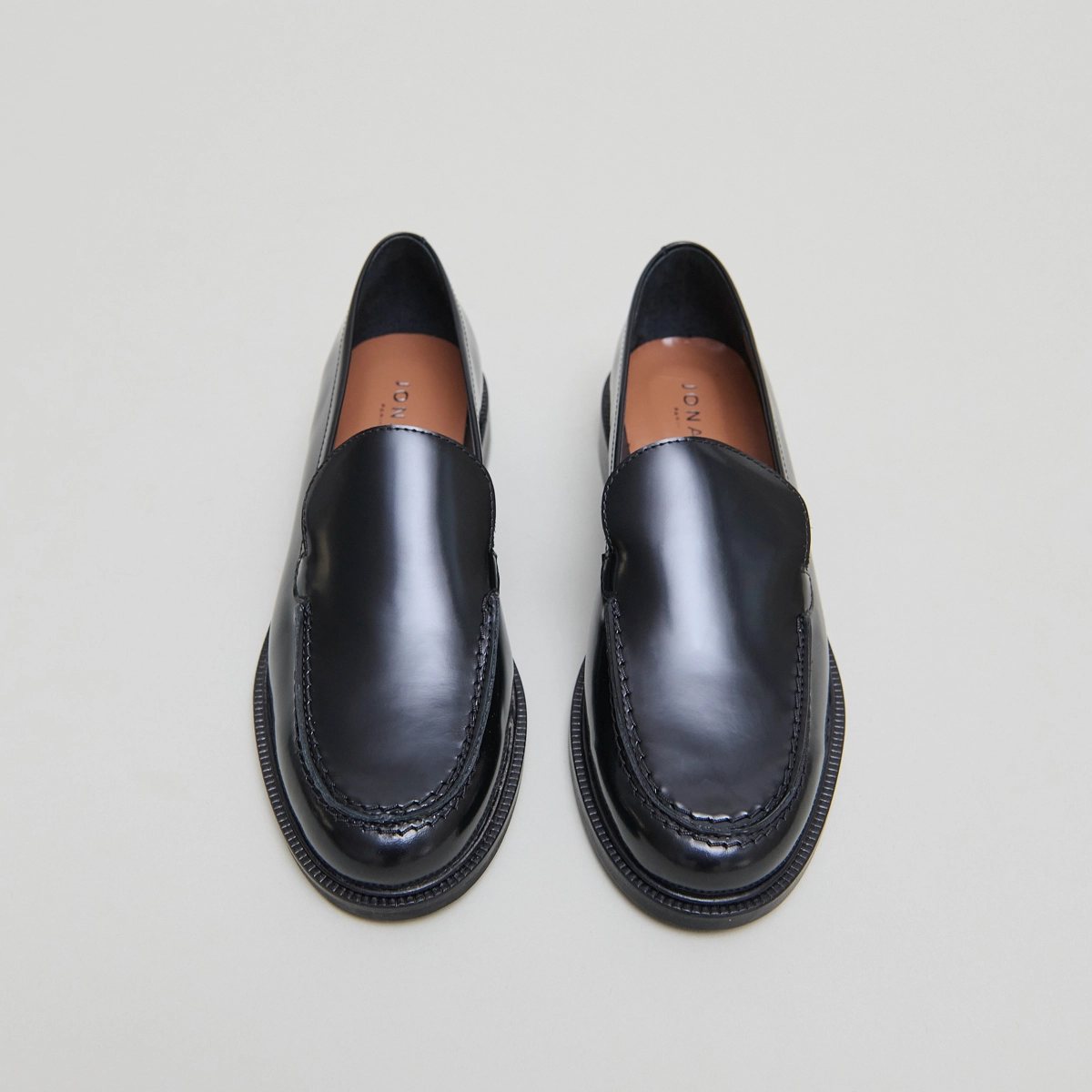 Mocassins à bouts ronds en cuir glacé noir | DIRNO | Jonak