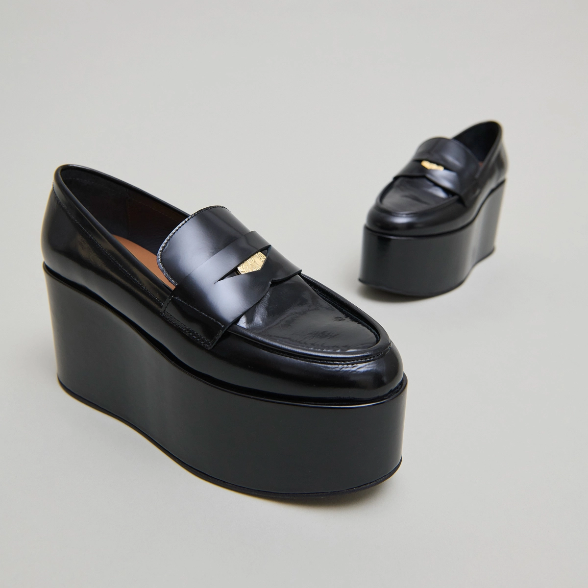 Mocassins &agrave; plateformes en cuir glac&eacute; noir | DOPO | Jonak
