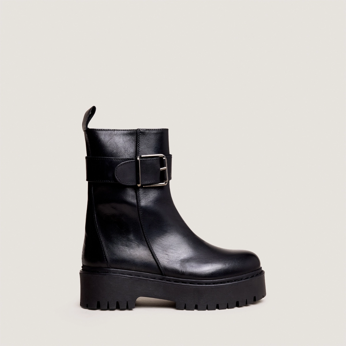 Bottines &agrave; semelles crant&eacute;es en cuir noir | RANDY | Jonak