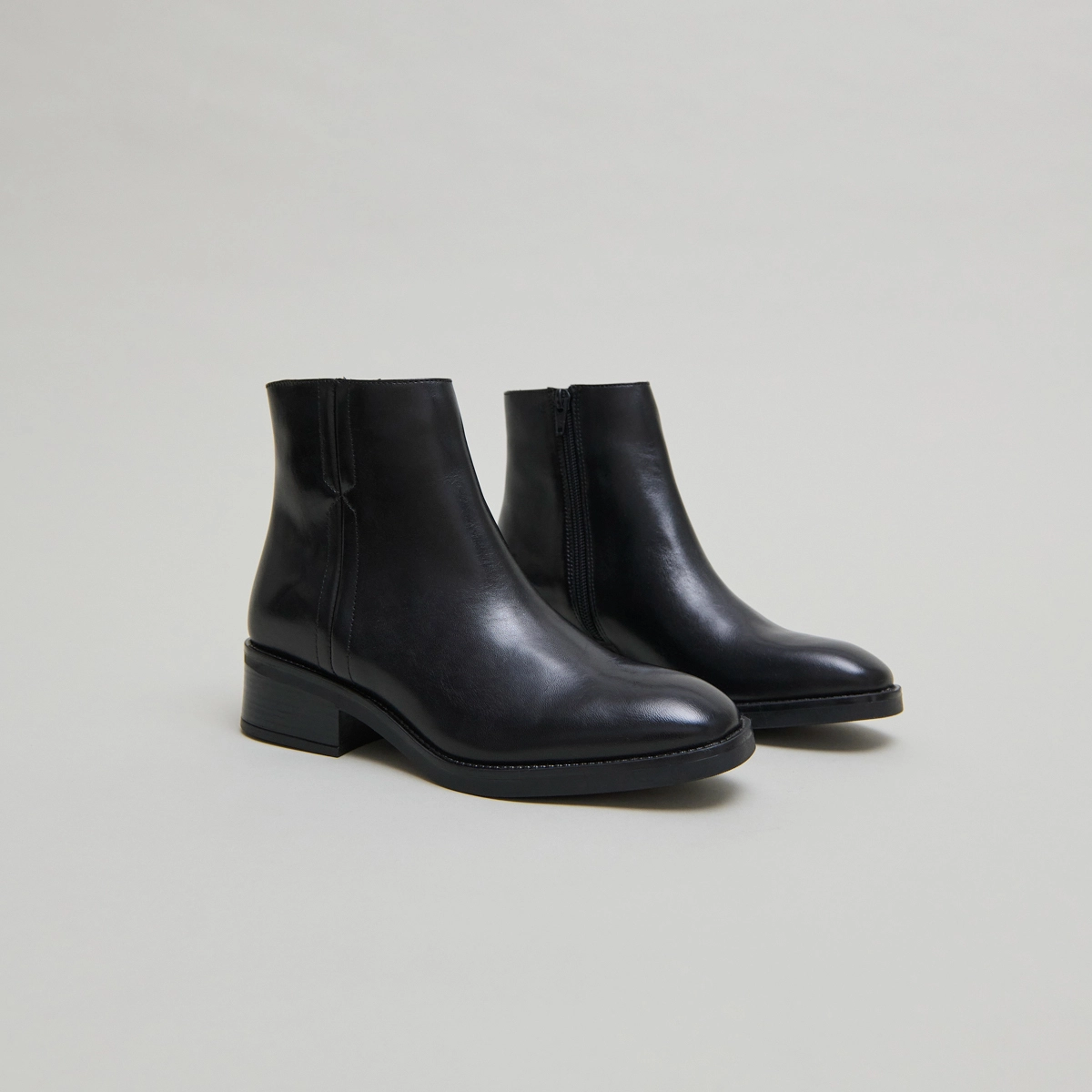 Boots basses en cuir noir | GAB | Jonak