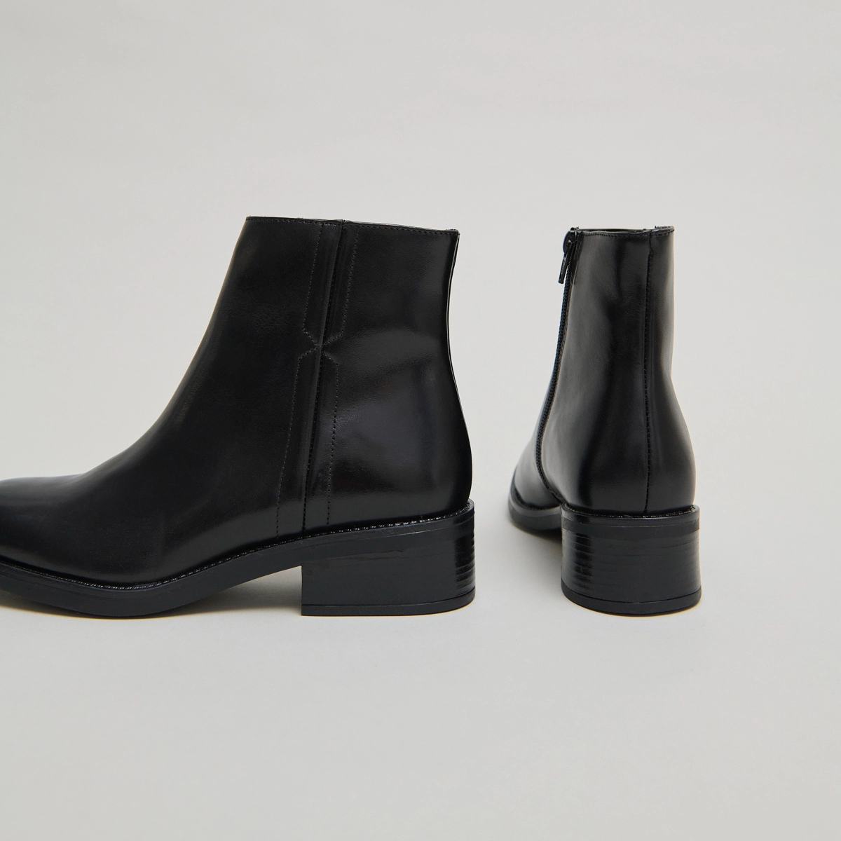 Boots basses en cuir noir | GAB | Jonak