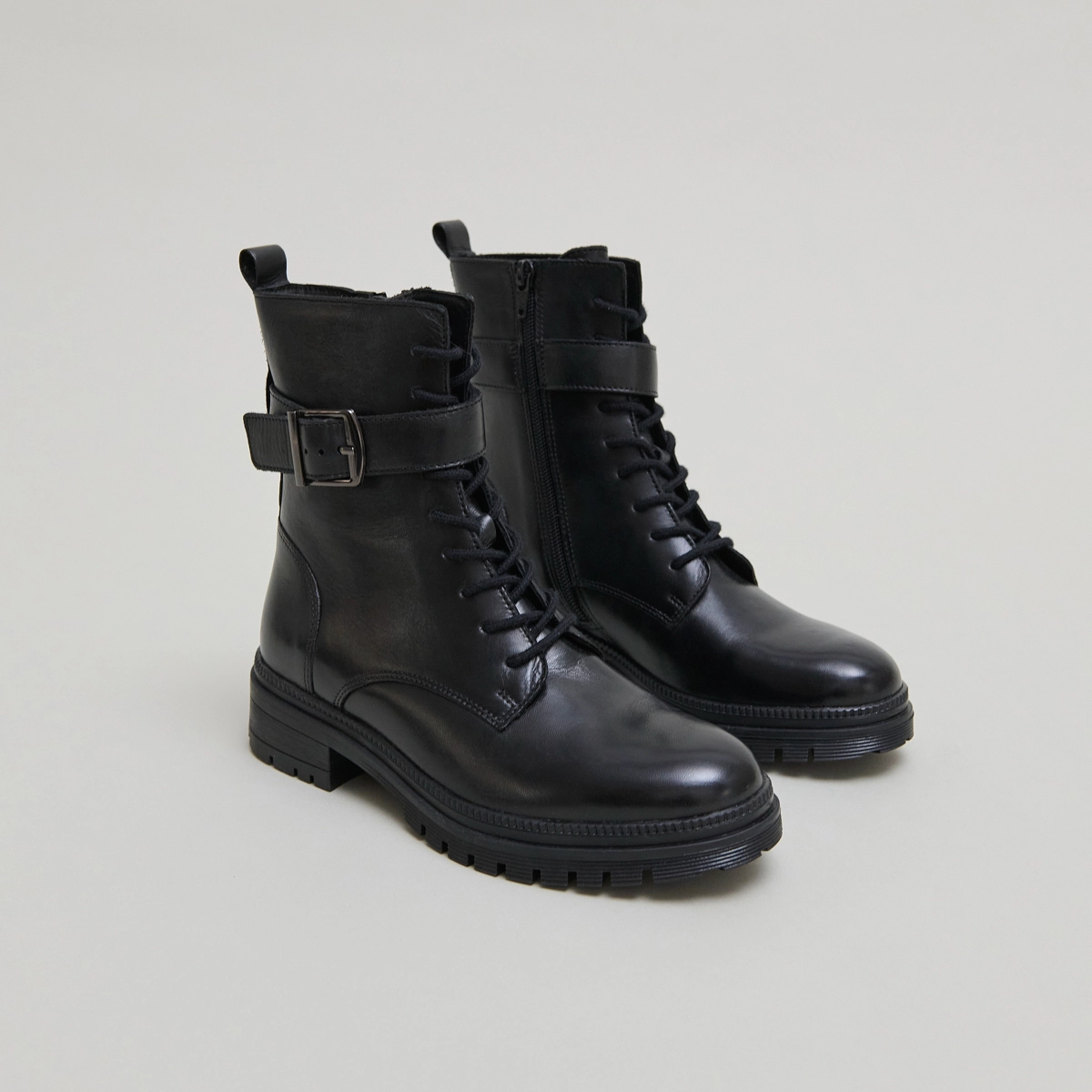 Bottines à lacets et semelles crantées en cuir noir | GIPSY | Jonak