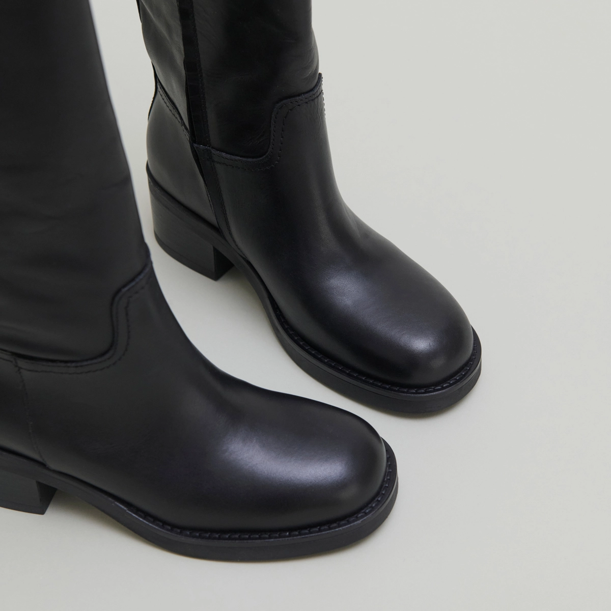 Bottes hautes à boucles en cuir noir | IRENA | Jonak