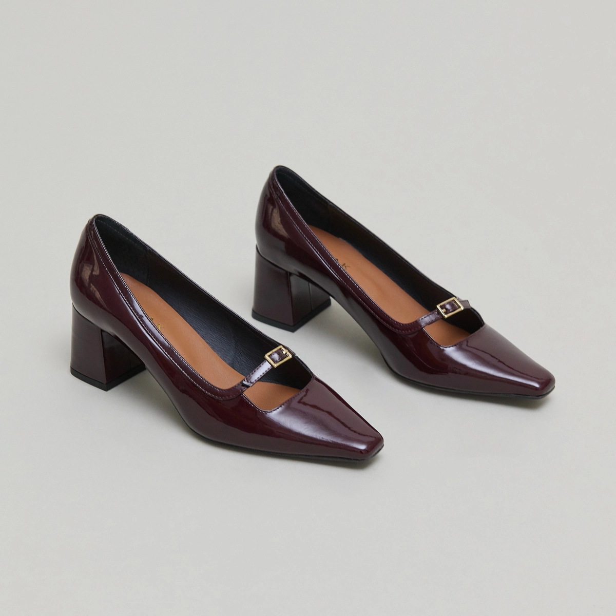 Babies à talons et bouts pointus en vernis bordeaux | DIOLA | Jonak