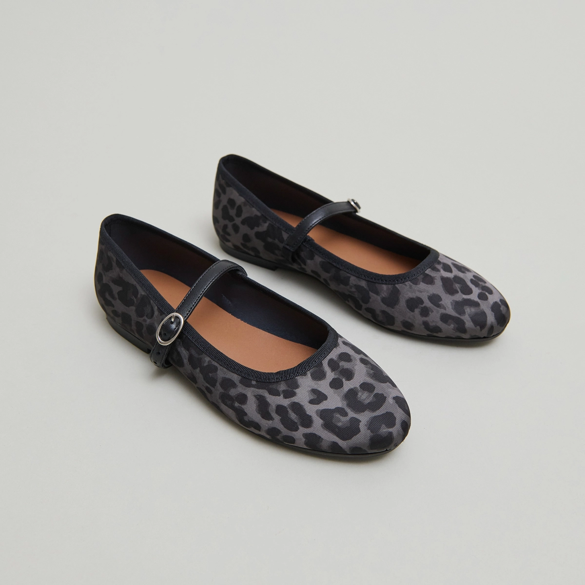 Ballerines à brides en textile léopard gris | DOUCEUR | Jonak