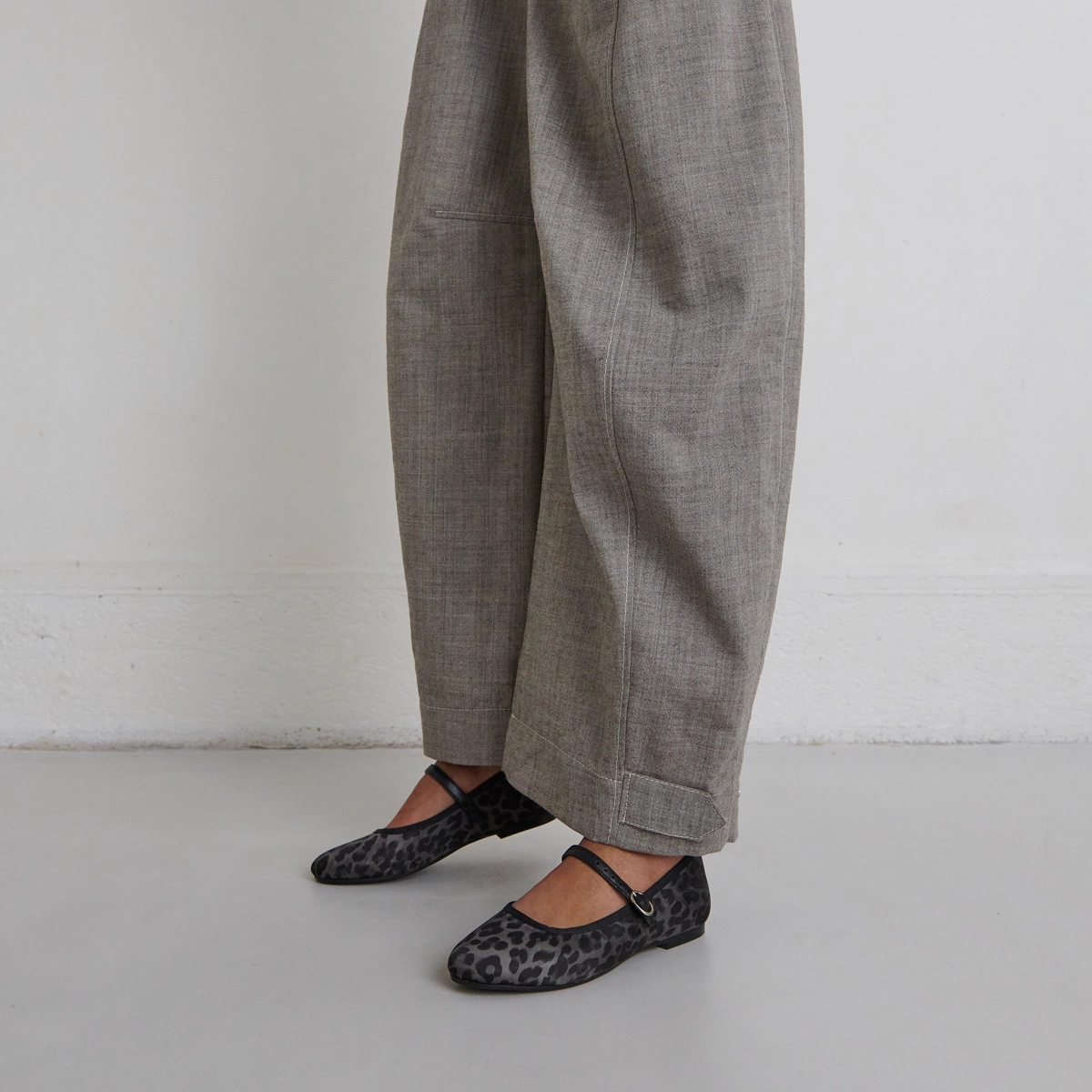 Ballerines à brides en textile léopard gris | DOUCEUR | Jonak