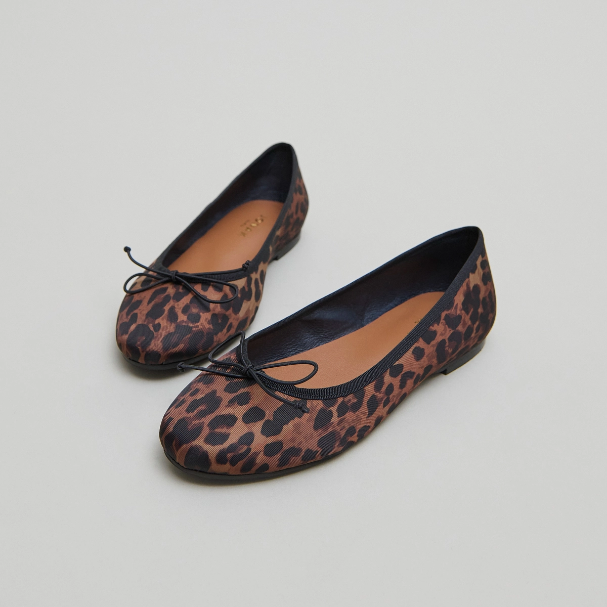 Ballerines à lacets en textile léopard marron | DELFINA | Jonak