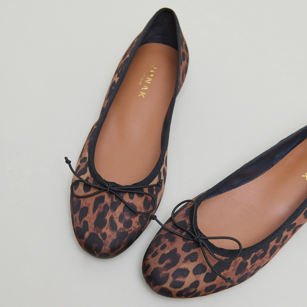 Ballerines à lacets en textile léopard marron | DELFINA | Jonak