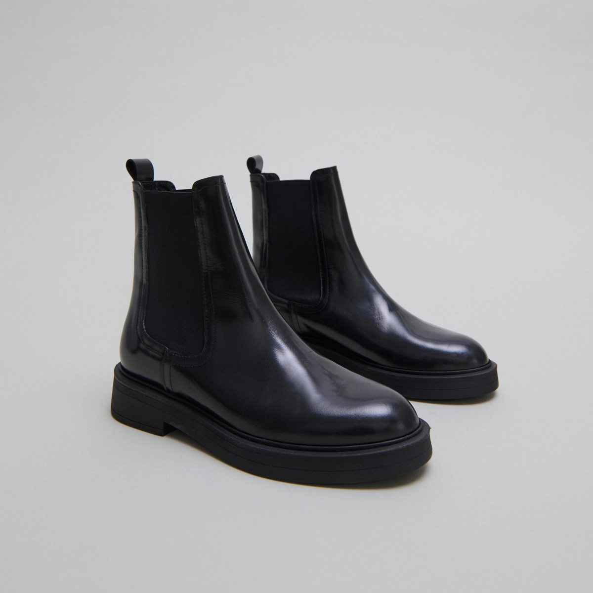Boots &agrave; bouts ronds en cuir glac&eacute; gris | AGEN | Jonak