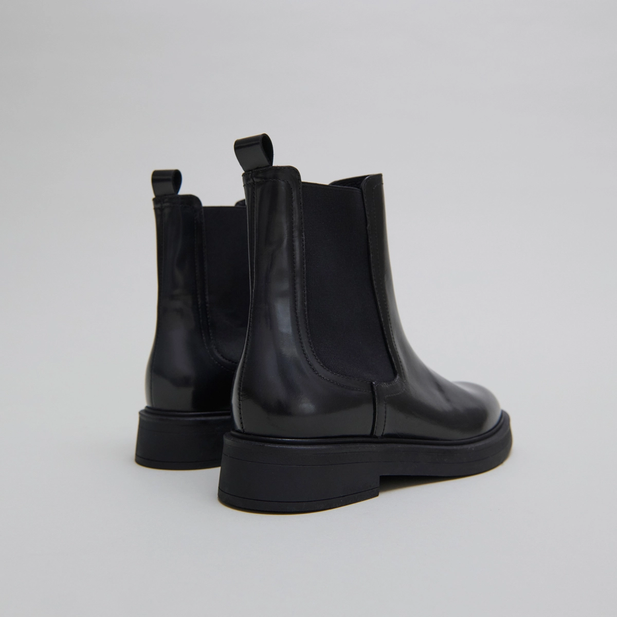 Boots &agrave; bouts ronds en cuir glac&eacute; gris | AGEN | Jonak