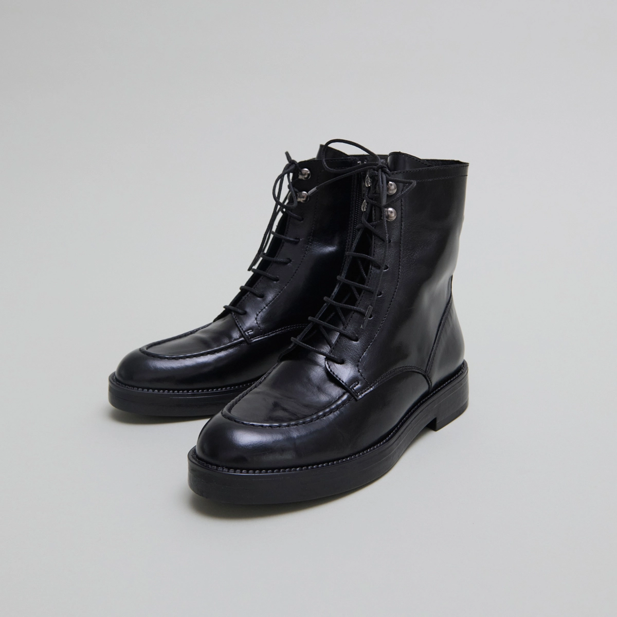 Boots &agrave; lacets en cuir noir | ALIDA | Jonak