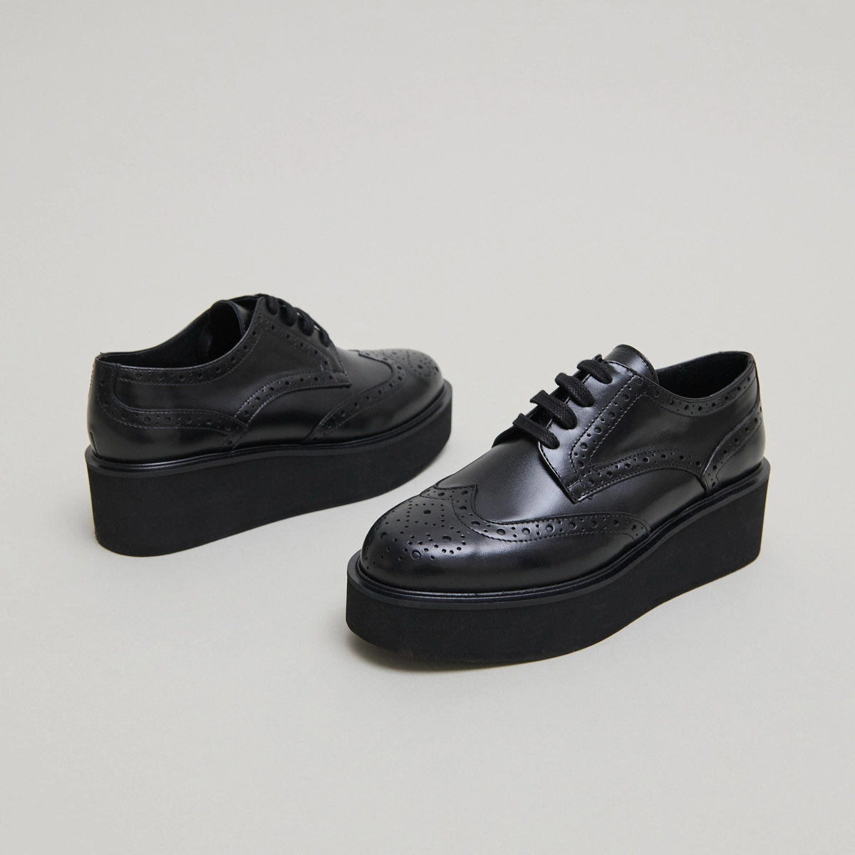 Derbies compens&eacute;es en cuir noir | ADRIELLE | Jonak