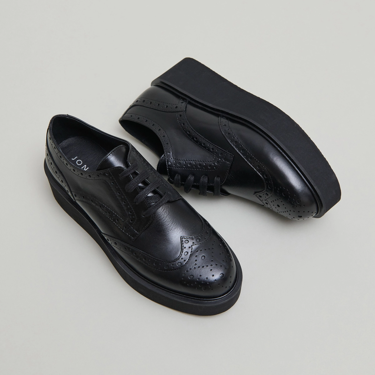 Derbies compens&eacute;es en cuir noir | ADRIELLE | Jonak