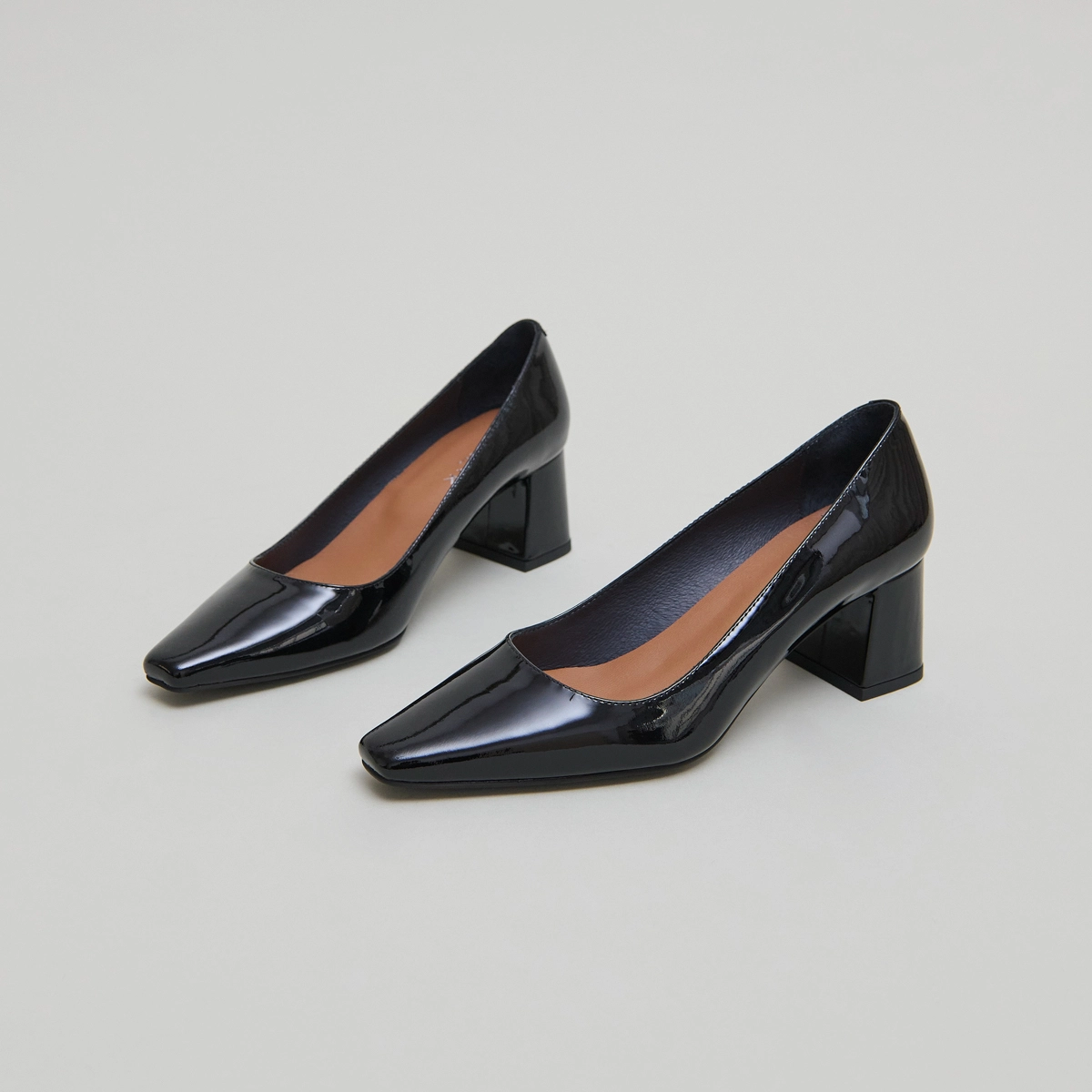 Escarpins &agrave; talons recouverts en vernis noir | DULINA | Jonak