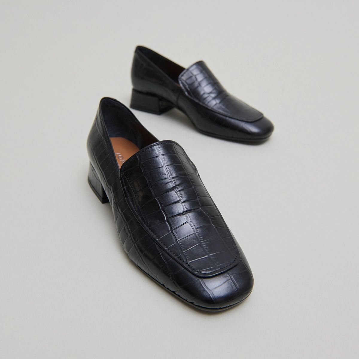 Mocassins à bouts arrondis en cuir reptile noir | DYNAMIC | Jonak