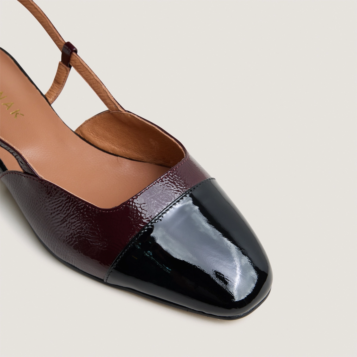 Ballerines ouvertes en cuir verni noir et vernis plissé bordeaux | DHAPOU | Jonak