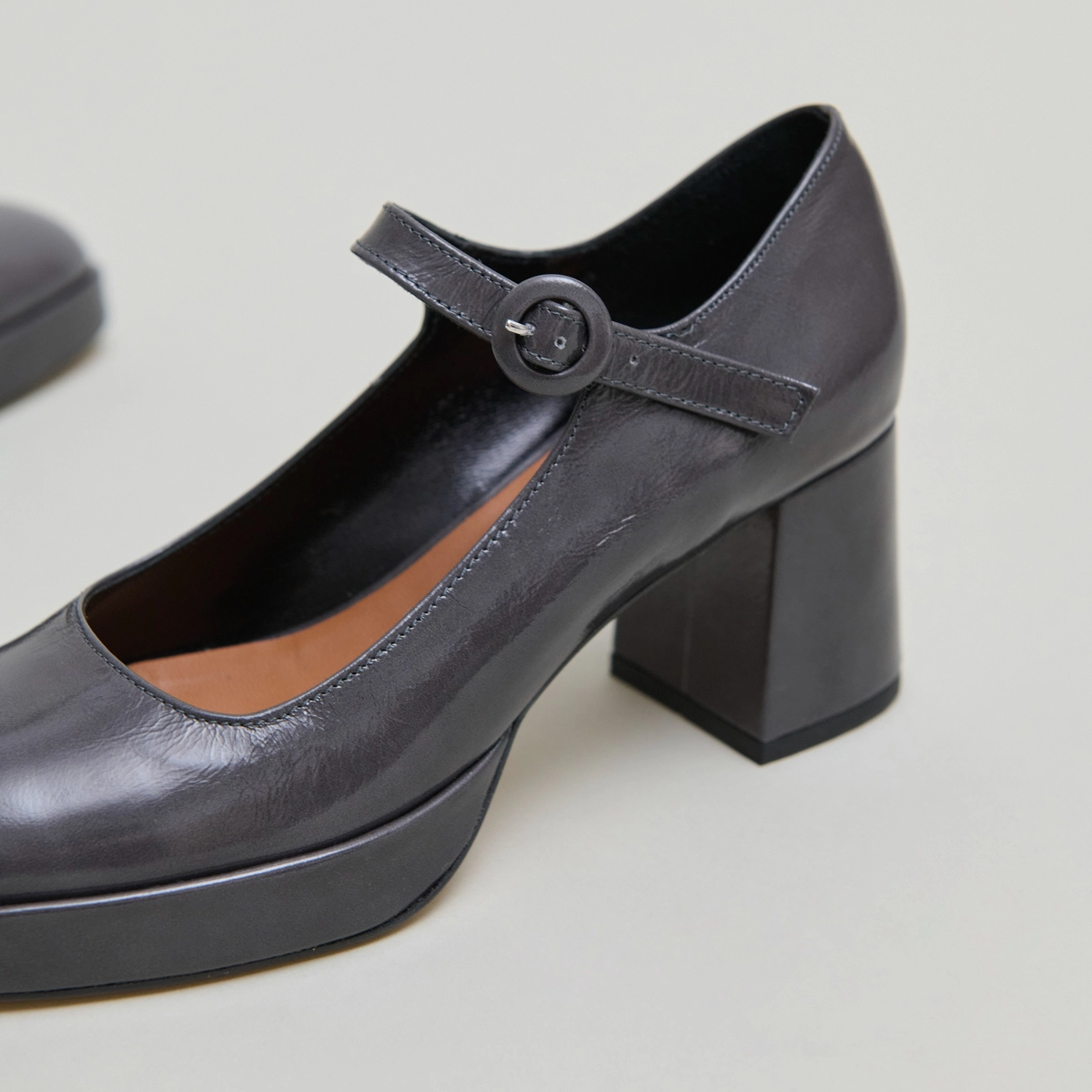 Babies à talons et brides uniques en cuir brillant gris | VUELO | Jonak