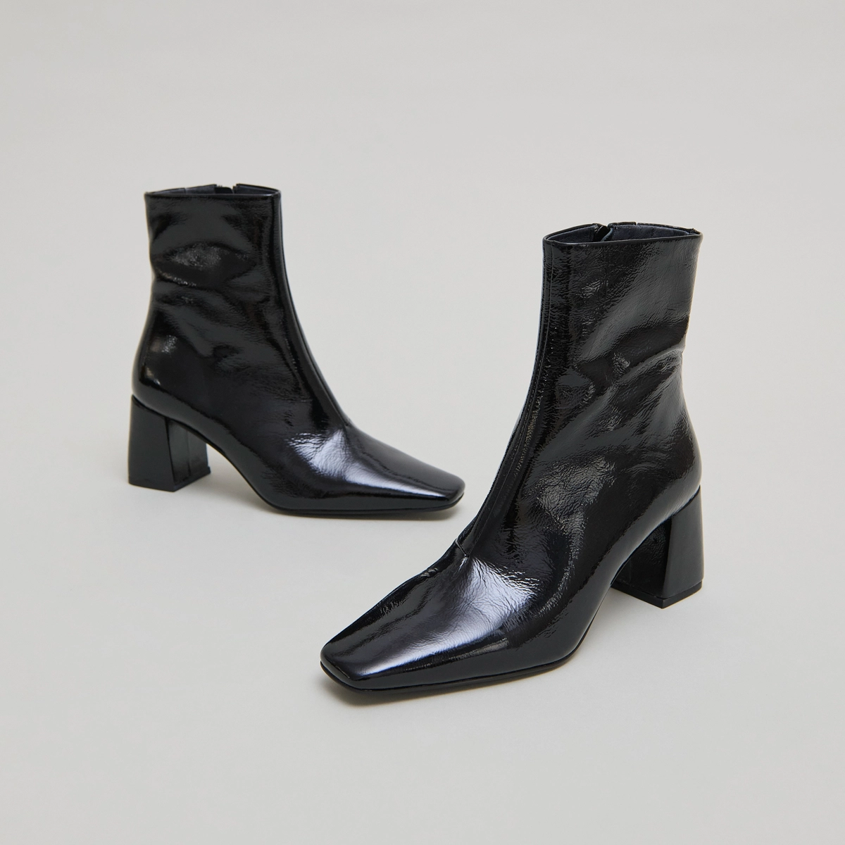 Bottines à bouts pointus en vernis plissé noir | DALIBAR | Jonak