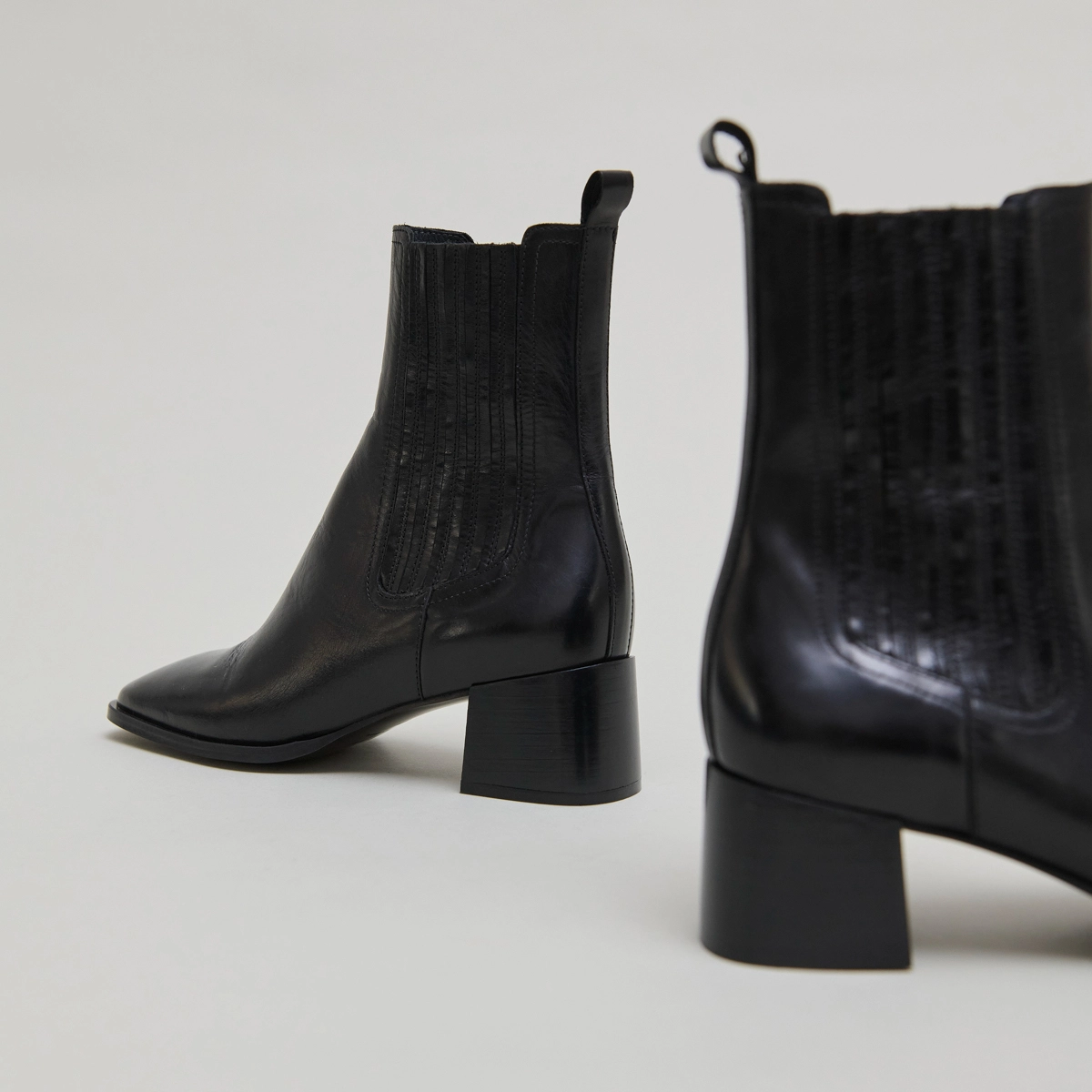Bottines à fronces en cuir noir | DINGO | Jonak