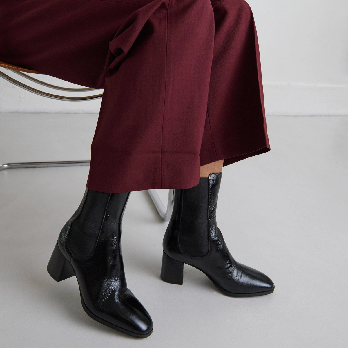 Bottines à élastiques en cuir brillant noir | DUCHA | Jonak