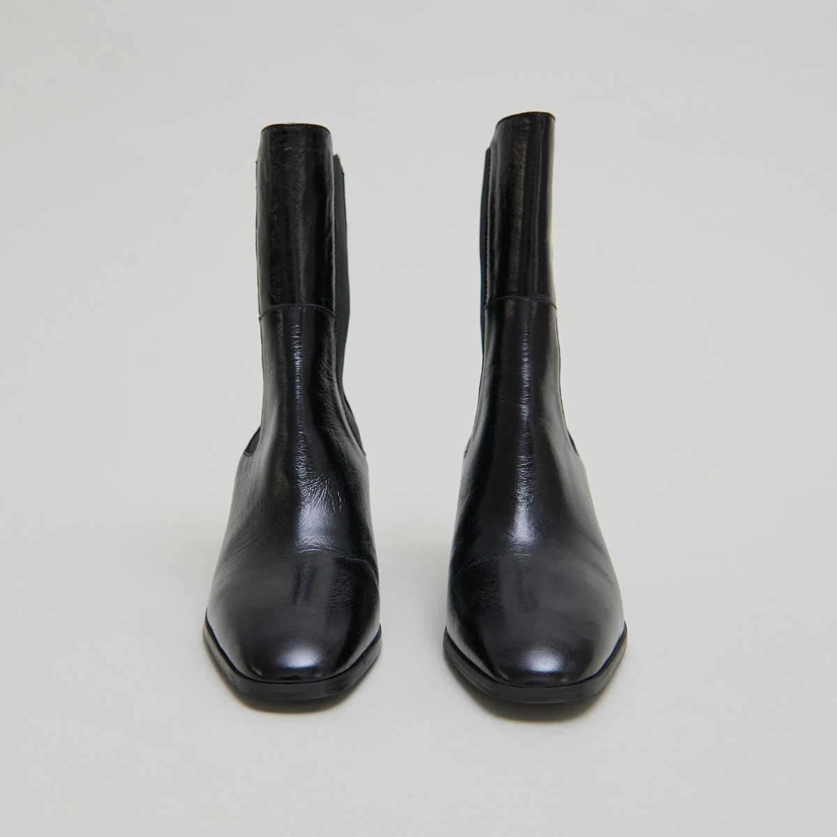 Bottines à élastiques en cuir brillant noir | DUCHA | Jonak