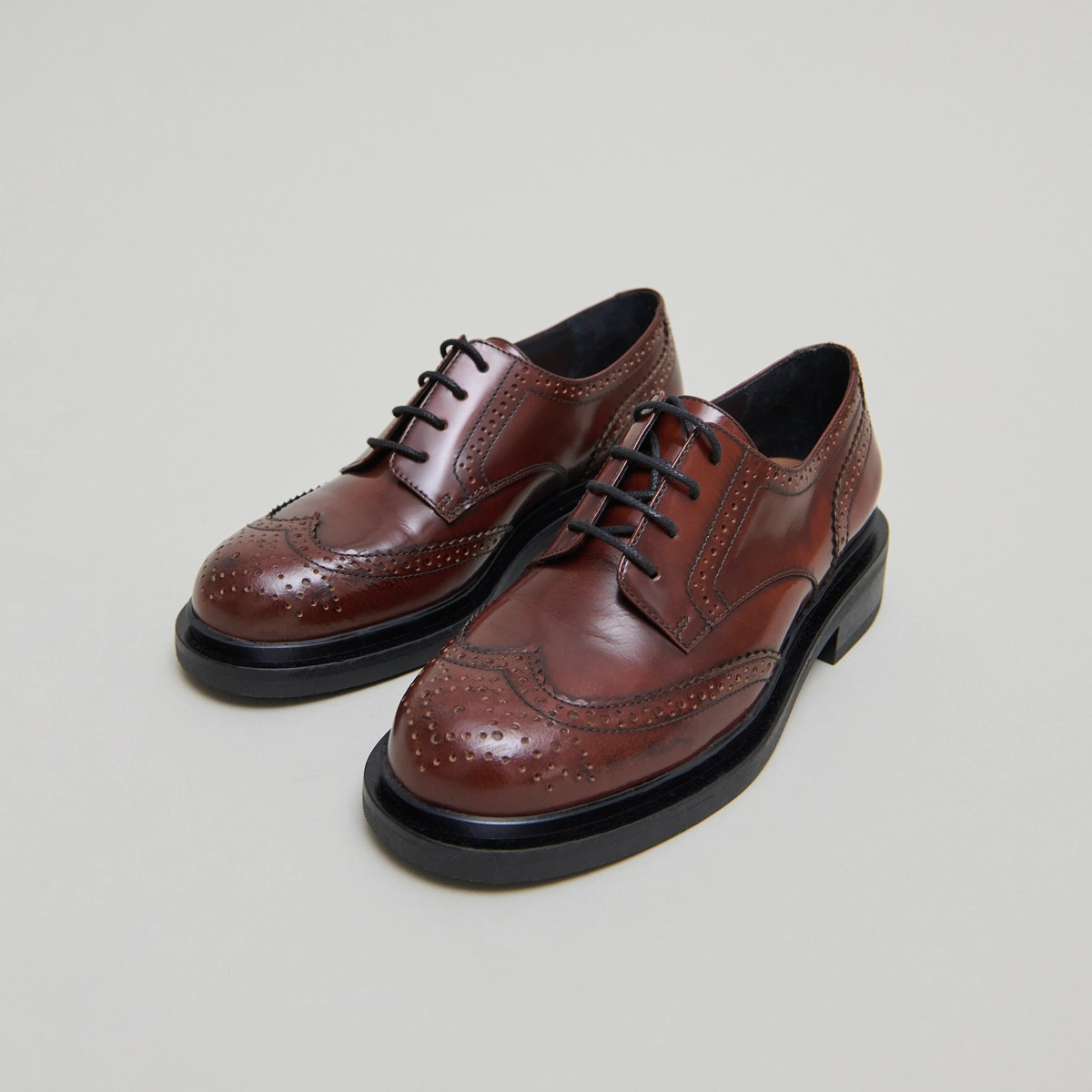 Derbies ajour&eacute;es en cuir glac&eacute; marron | DUERMO | Jonak