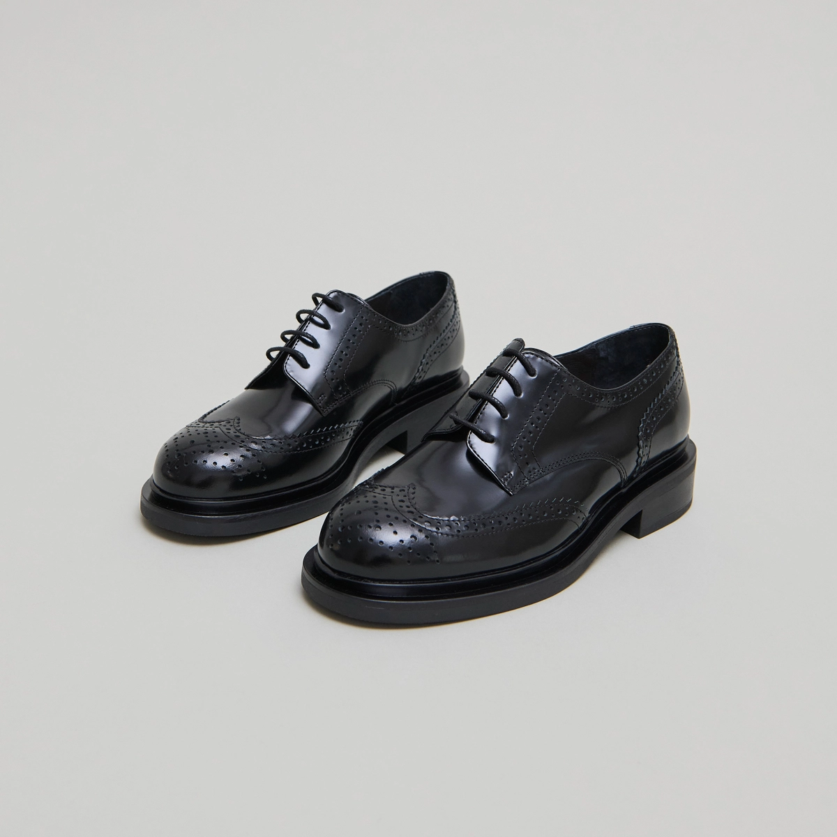 Derbies ajour&eacute;es en cuir glac&eacute; noir | DUERMO | Jonak