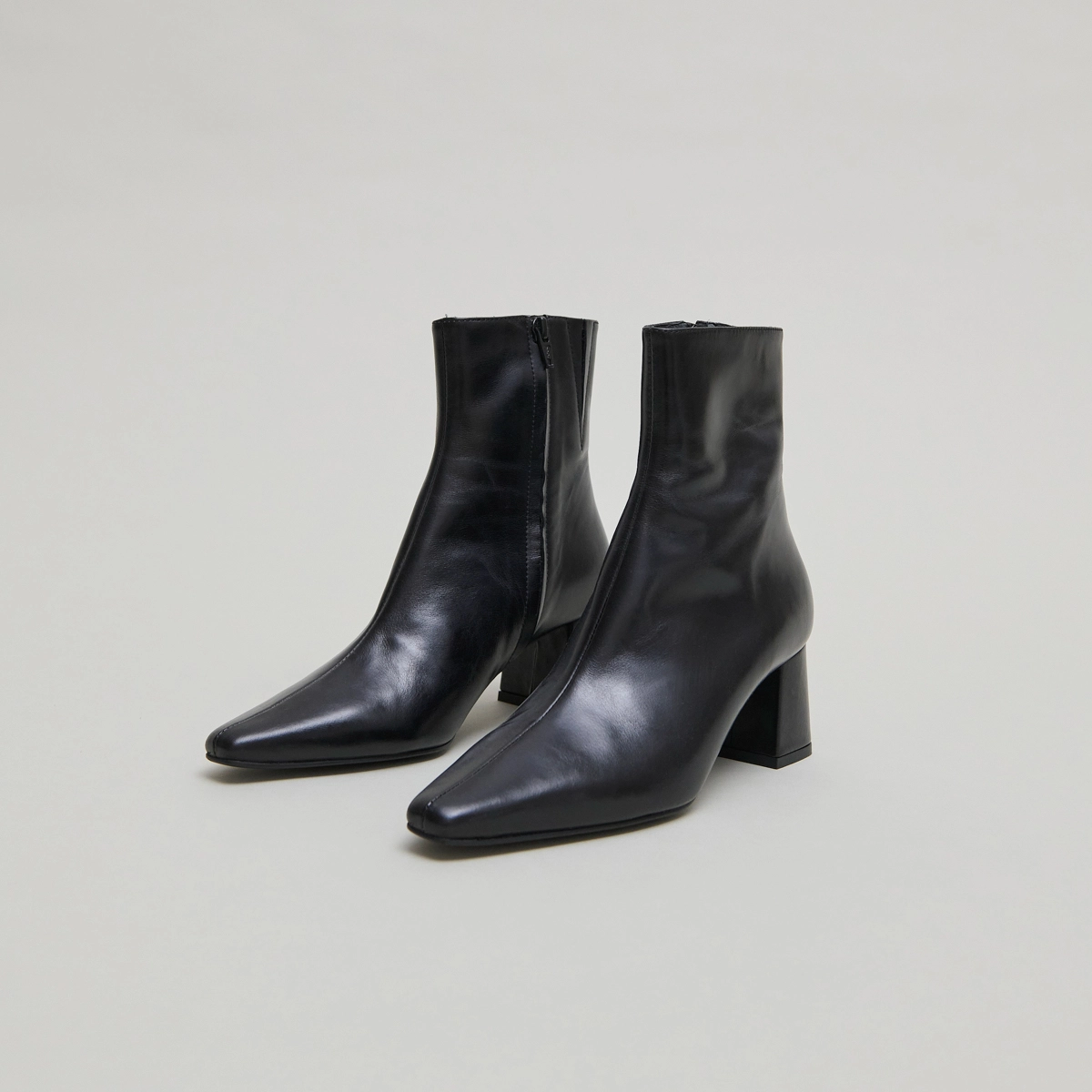 Bottines à larges talons en cuir noir | DYONISOS | Jonak