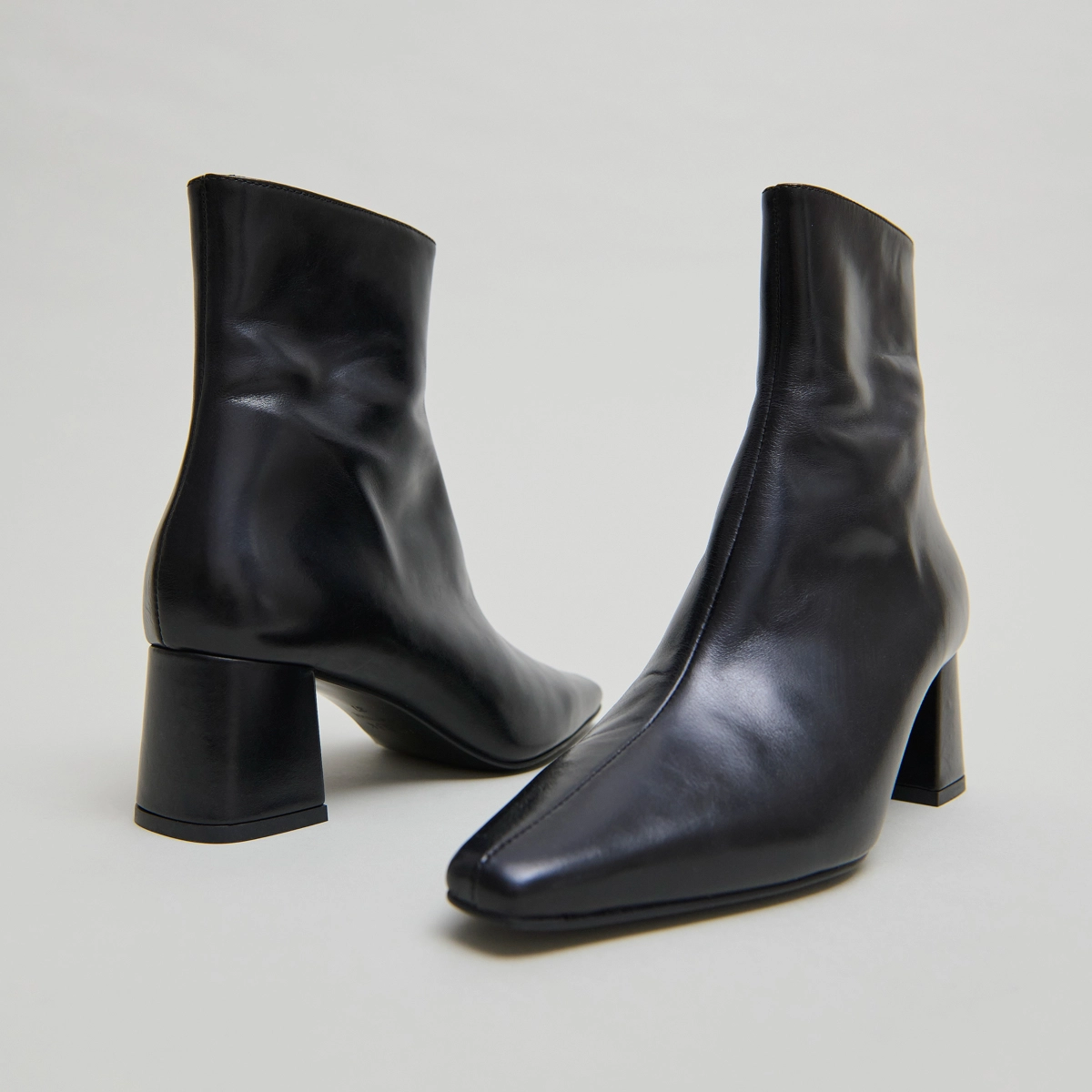 Bottines à larges talons en cuir noir | DYONISOS | Jonak