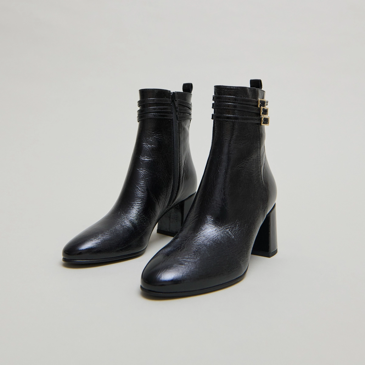 Bottines détaillées de boucles en vernis plissé noir | DURANO | Jonak