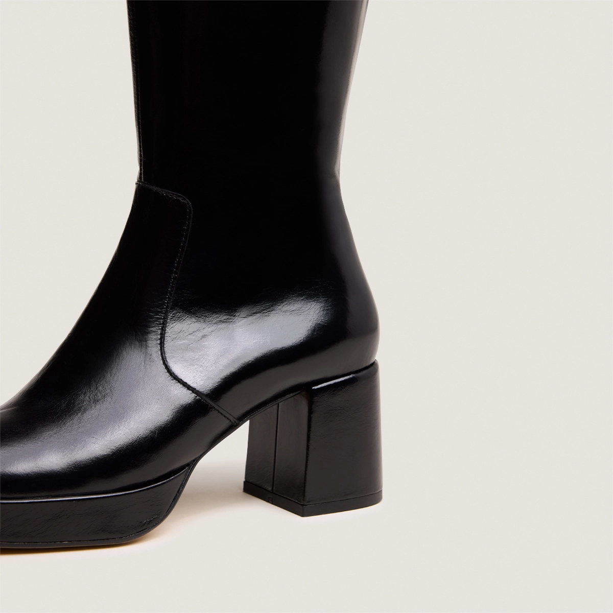 Bottes à talons et plateformes en cuir vieilli noir | VANEO | Jonak