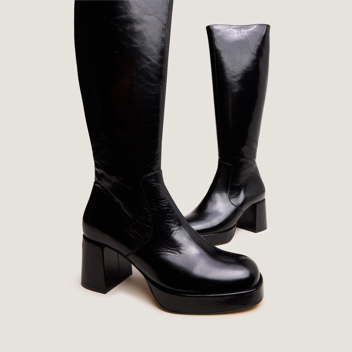 Bottes à talons et plateformes en cuir vieilli noir | VANEO | Jonak