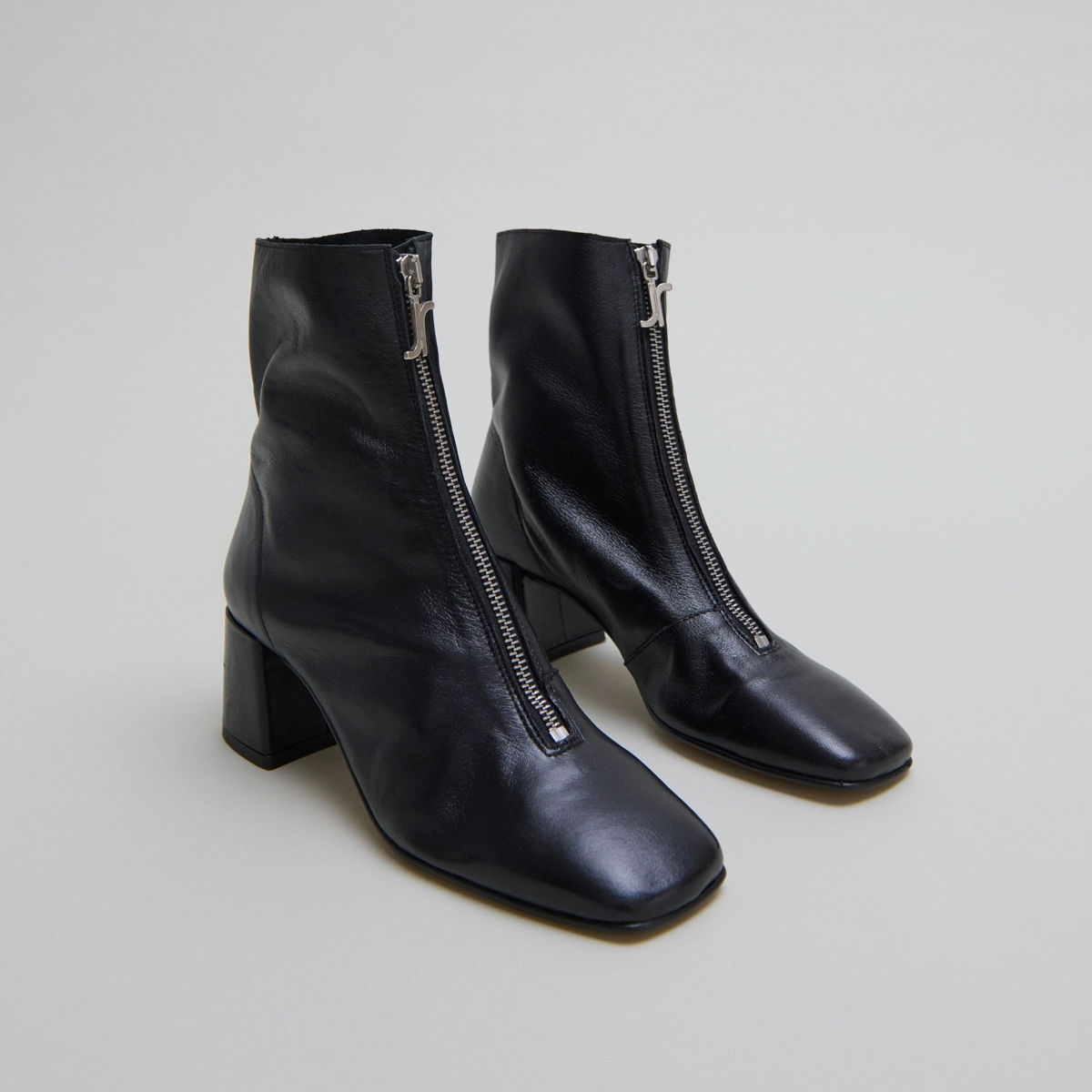 Bottines à fermetures éclairs avant en cuir noir | AMARYLLIS | Jonak