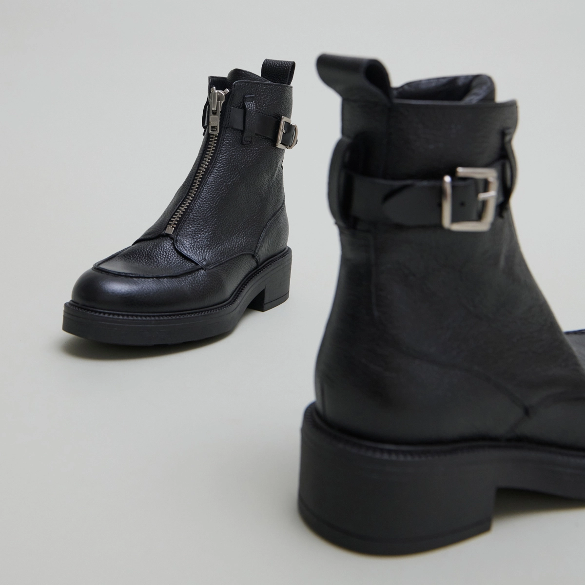 Boots à fermetures éclairs en cuir grainé et cuir noirs | ARIO | Jonak