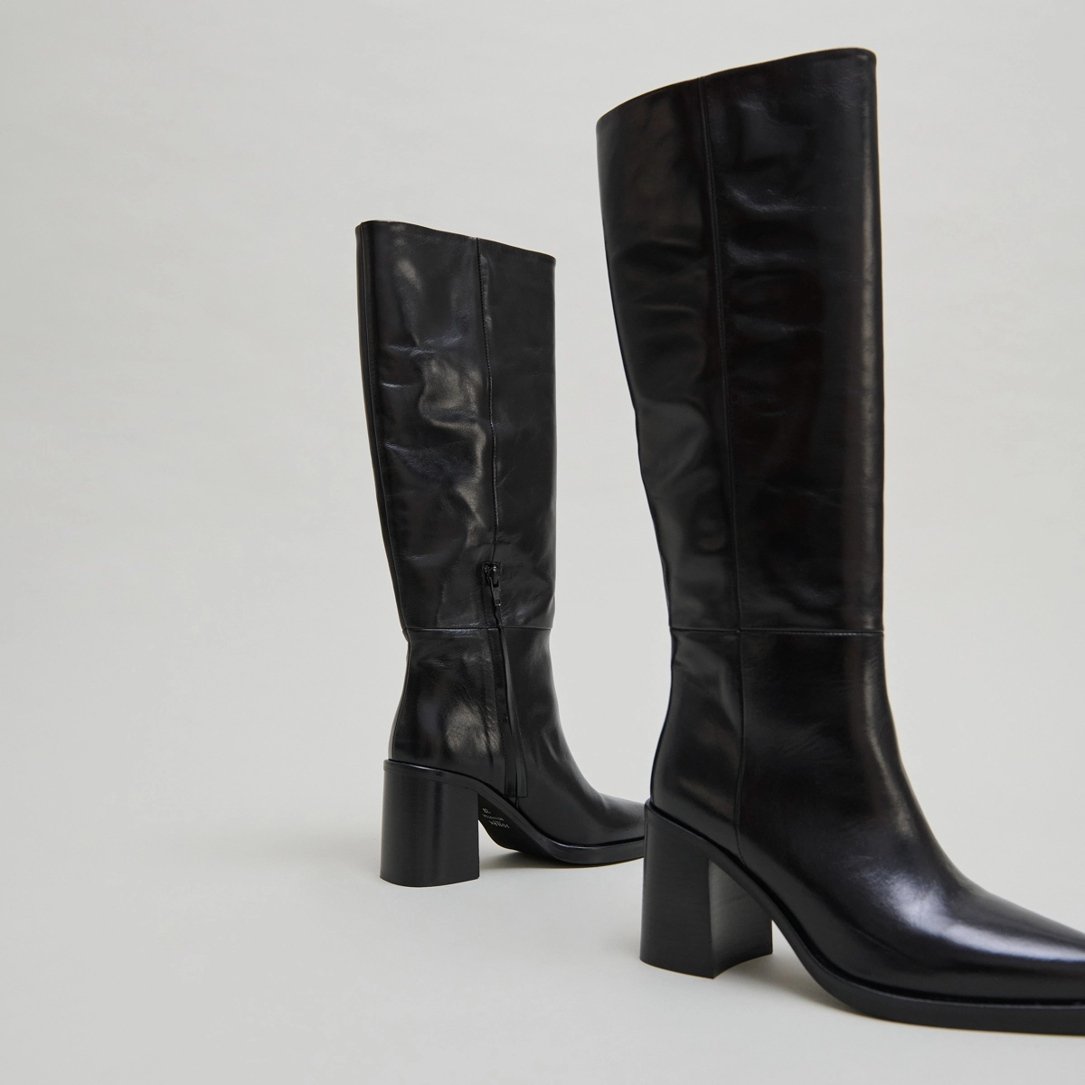 Bottes à talons lamellés en cuir noir | DICKINSON | Jonak